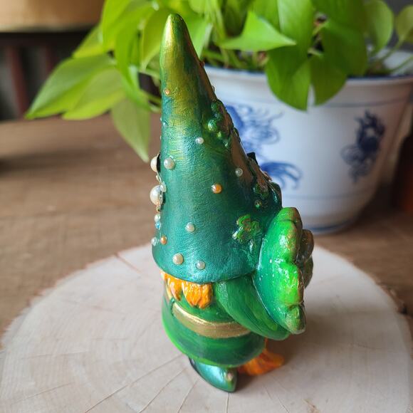 St. Patricks Day Gnome Sparkle Metallic Hand Painted Irish Leprechaun Figure - Picture 5 of 10
